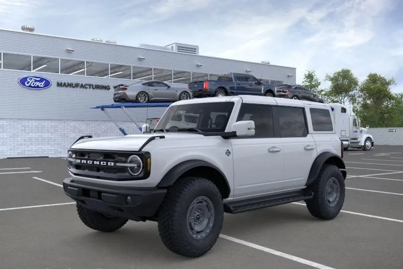 2025 Ford Bronco Outer Banks photo 1