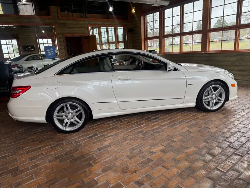 2012 Mercedes Benz E 550 photo 1