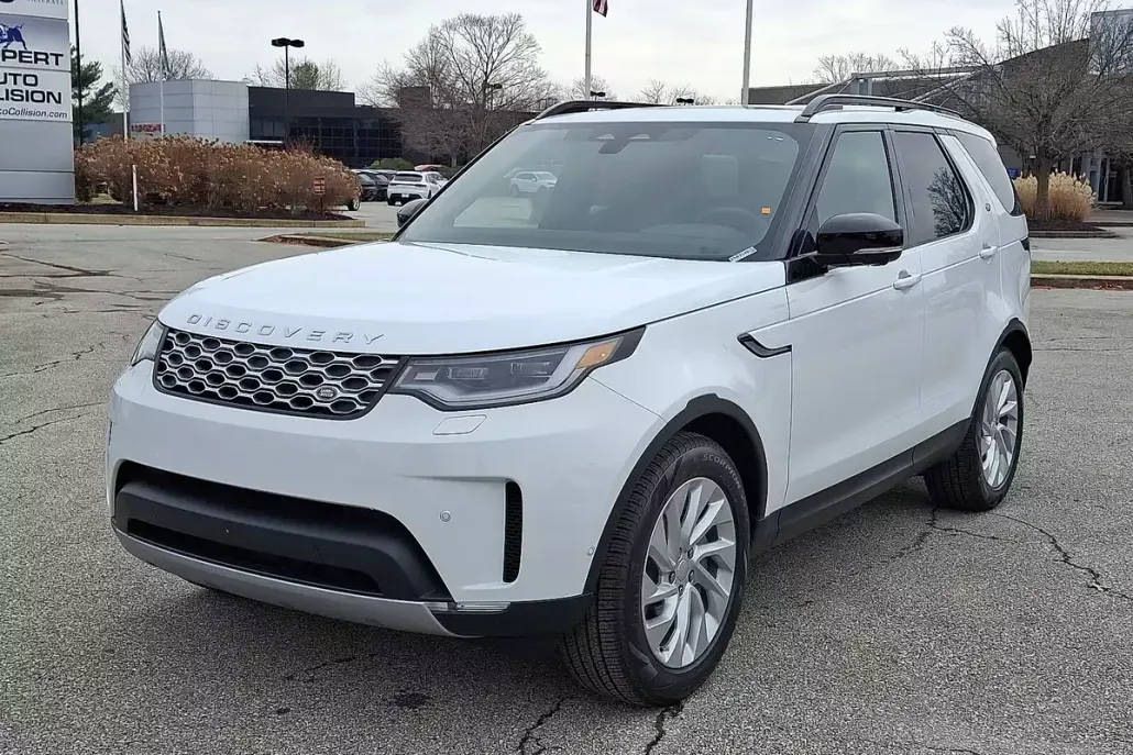 2025 Land Rover Discovery P300 S photo 1