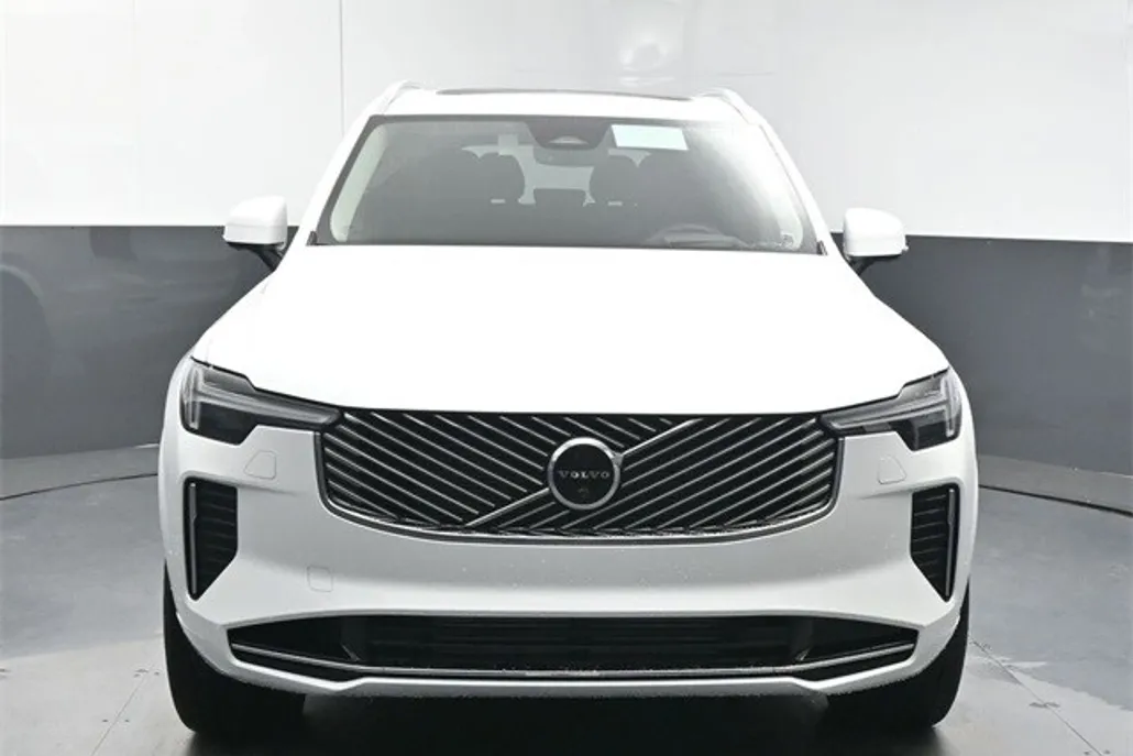 2025 Volvo XC90 T8 photo 1