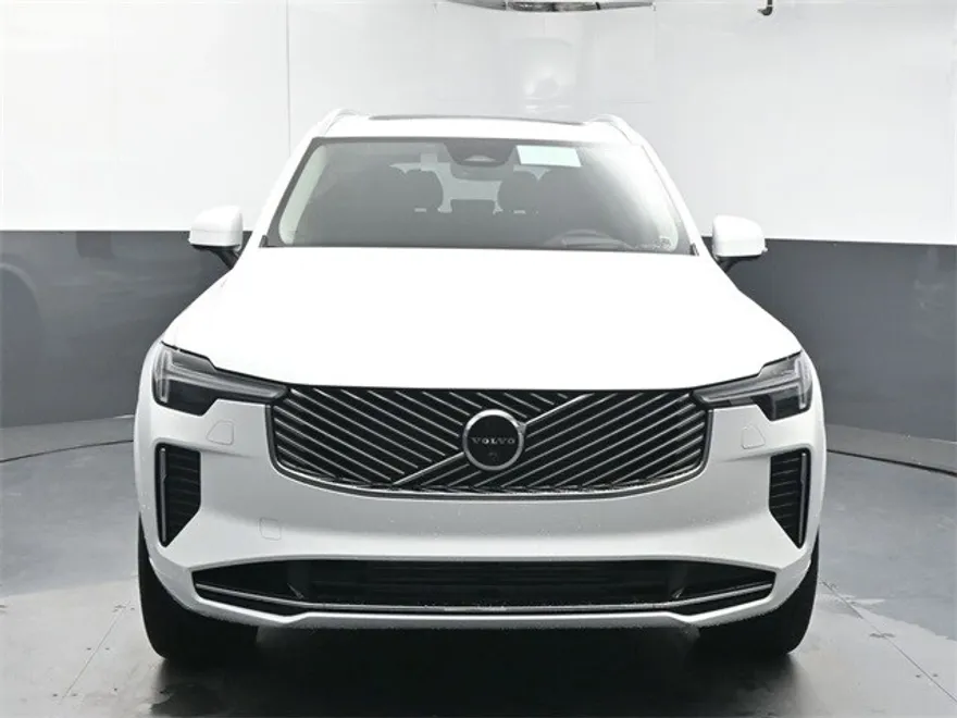 2025 Volvo XC90 T8 photo 1
