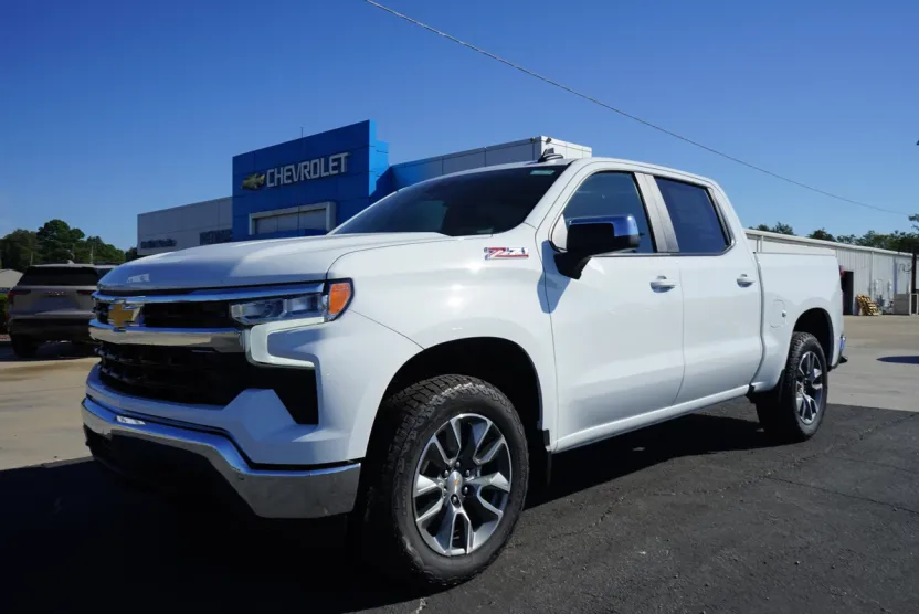 2026 Chevrolet Silverado 1500 LT photo 1