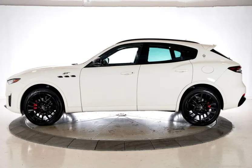2022 Maserati Levante GT photo 1