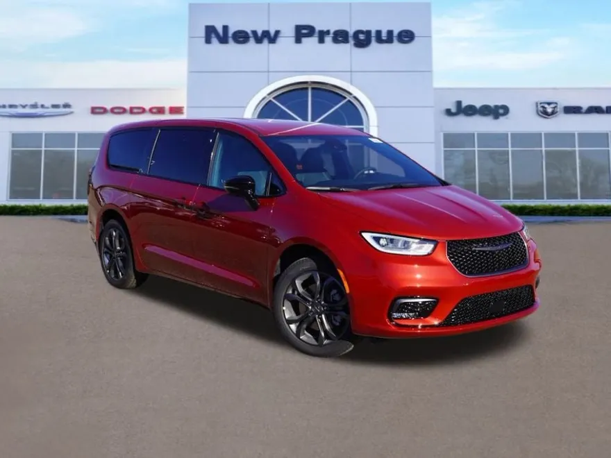 2026 Chrysler Pacifica photo 1
