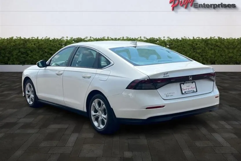 2023 Honda Accord LX photo 1