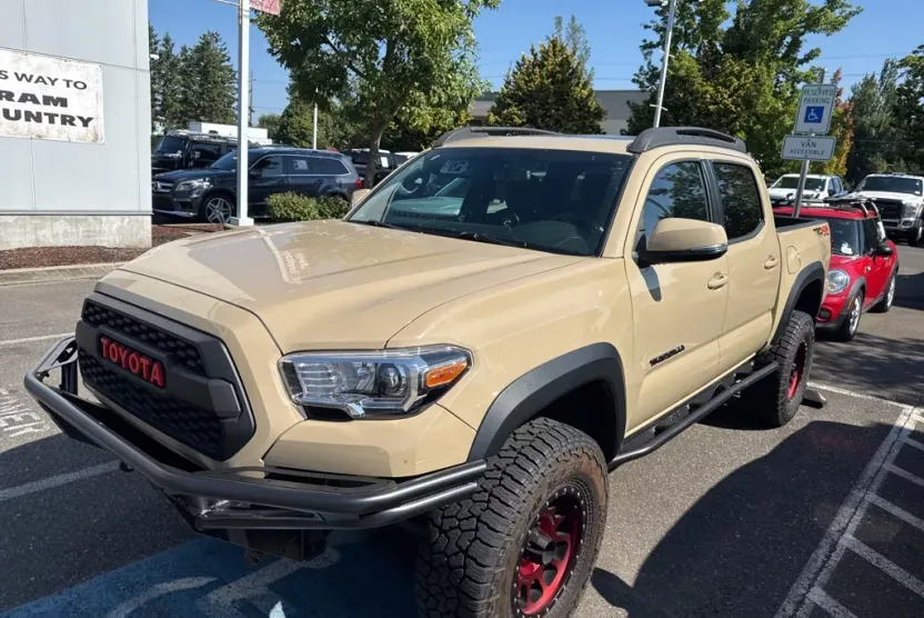 2017 Toyota Tacoma TRD Off-Road photo 1