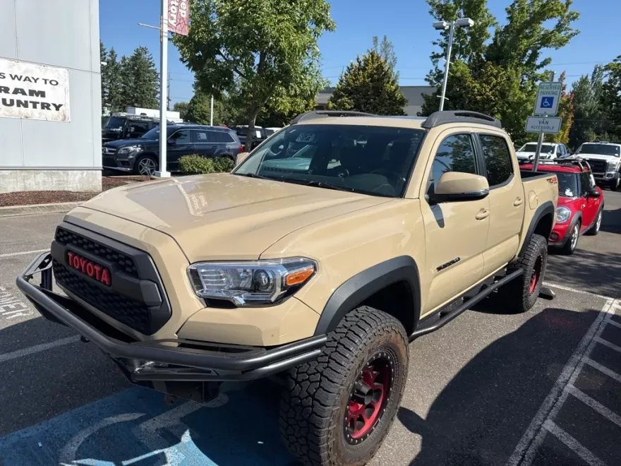 2017 Toyota Tacoma TRD Off-Road photo 1