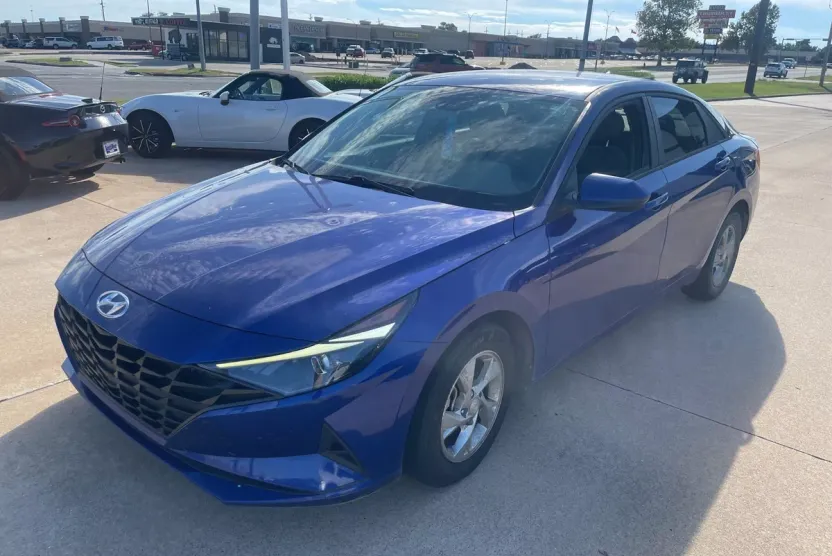 2023 Hyundai Elantra SE photo 1