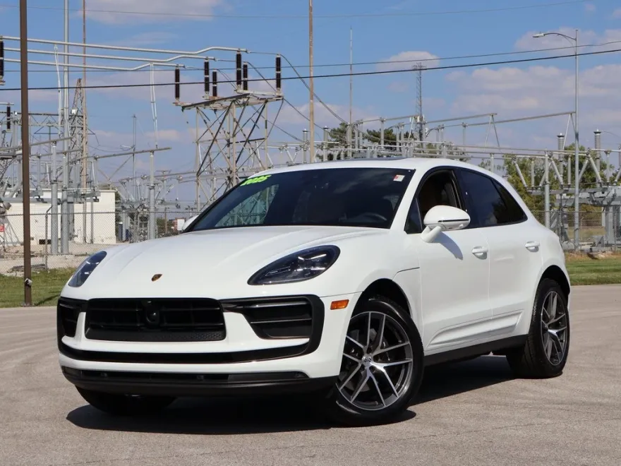 2025 Porsche Macan T photo 1