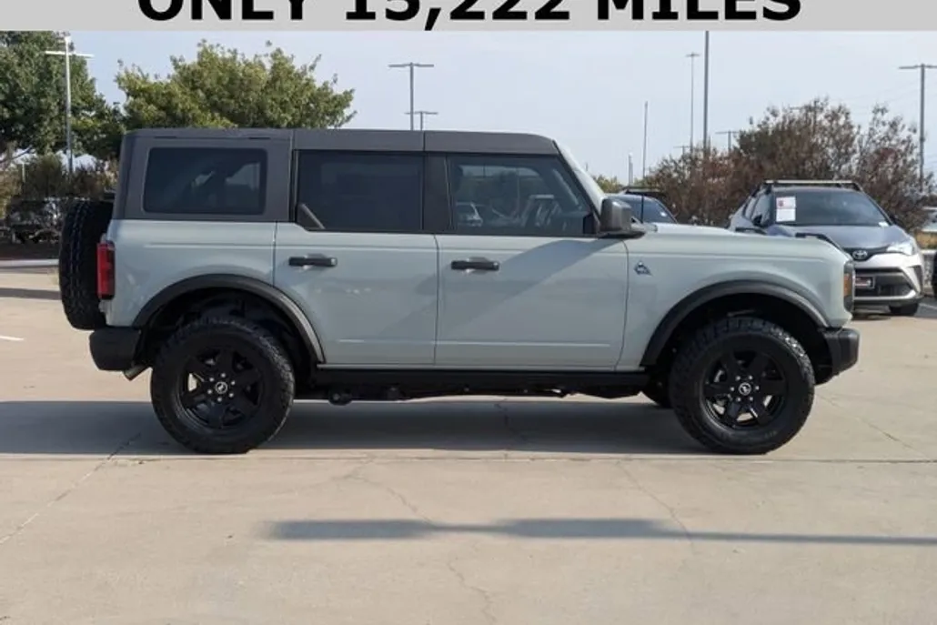 2024 Ford Bronco Black Diamond photo 1