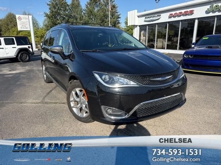 2019 Chrysler Pacifica Limited photo 1