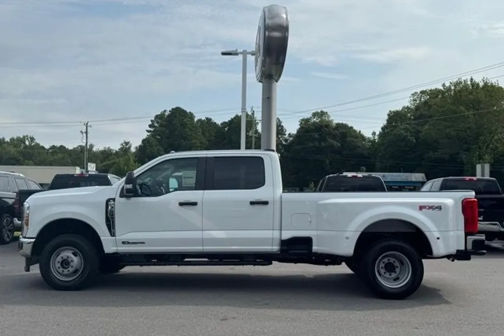 2025 Ford F-350 photo 1