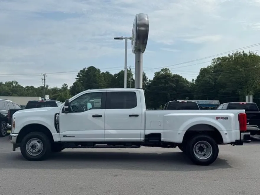 2025 Ford F-350 photo 1