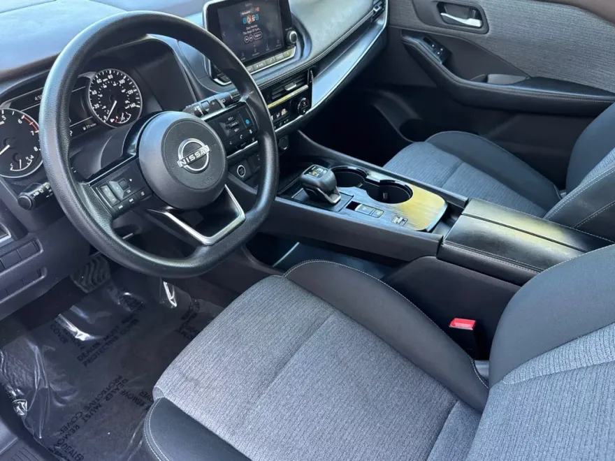 2022 Nissan Rogue SV photo 1