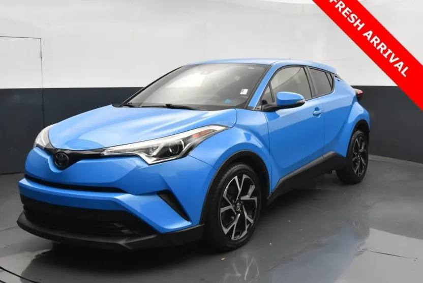 2019 Toyota C-HR XLE photo 1