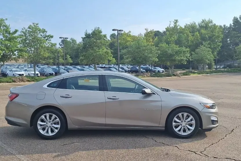 2022 Chevrolet Malibu 1LT photo 1