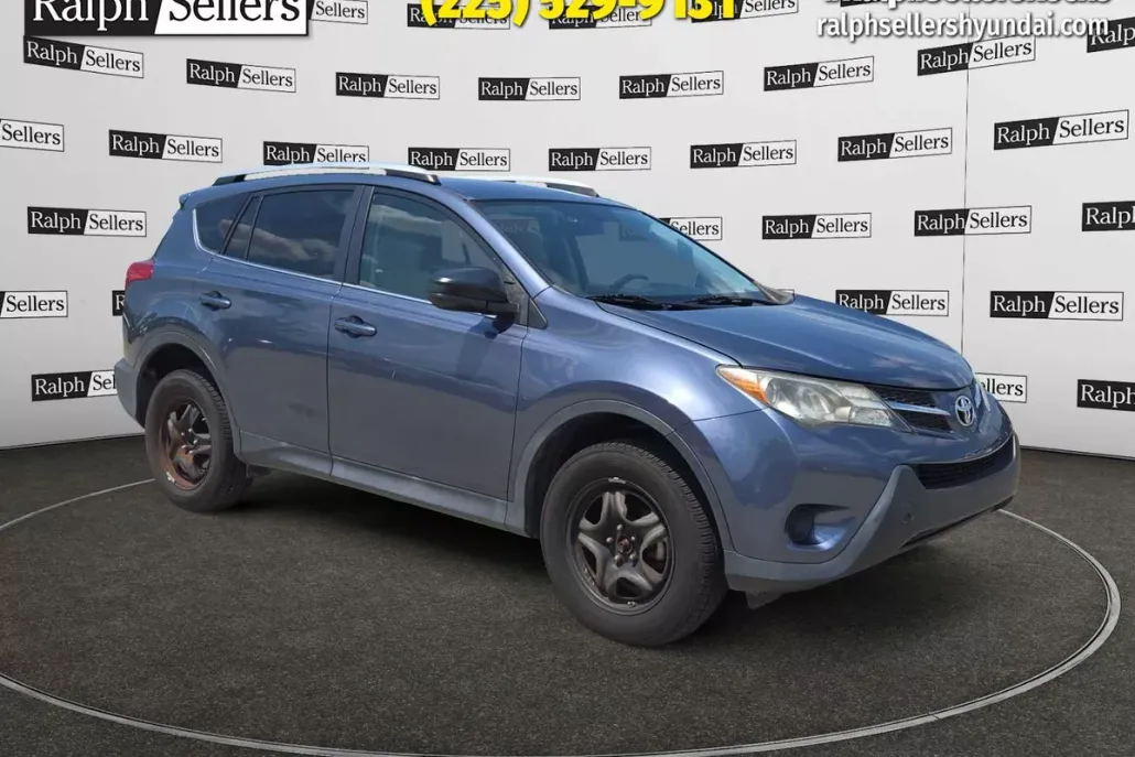 2013 Toyota RAV4 LE photo 1
