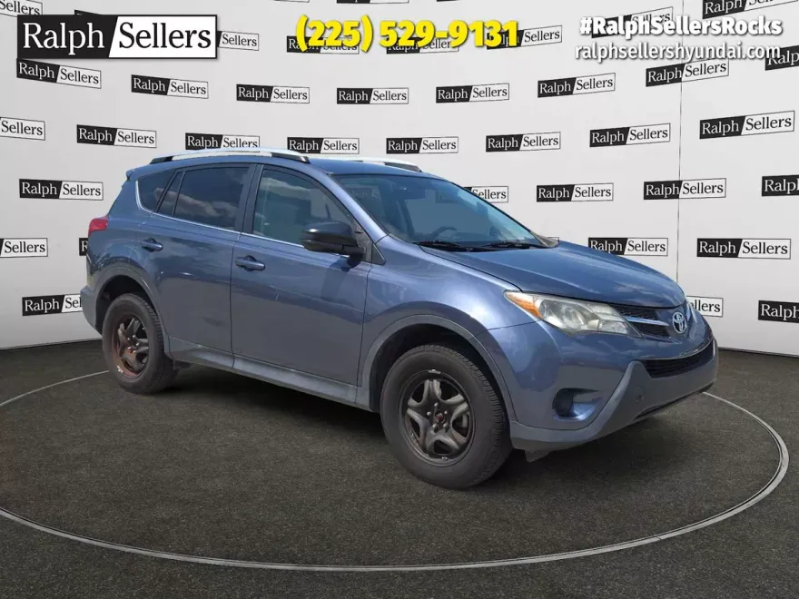 2013 Toyota RAV4 LE photo 1