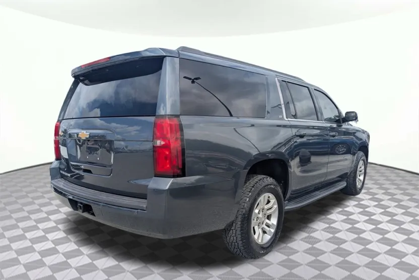 2020 Chevrolet Suburban LT photo 1