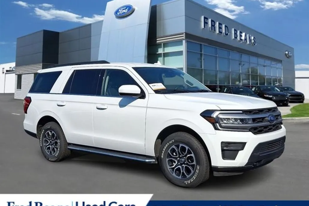 2022 Ford Expedition XLT photo 1