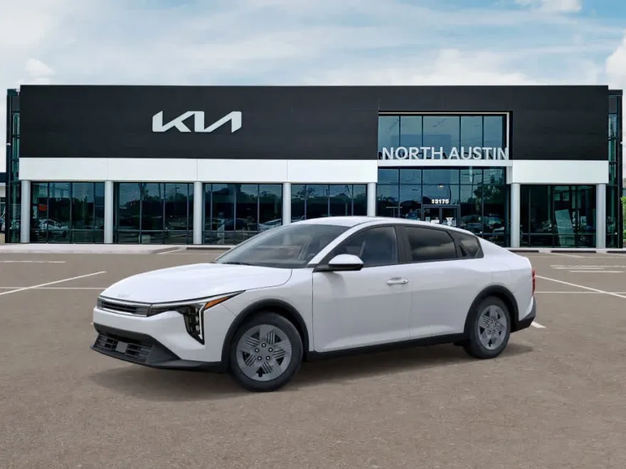 2025 Kia K4 LXS photo 1