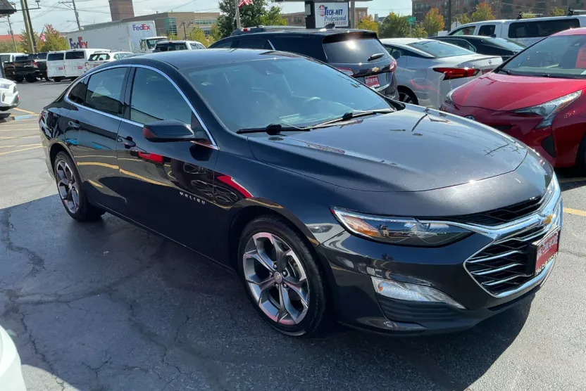 2023 Chevrolet Malibu 1LT photo 1