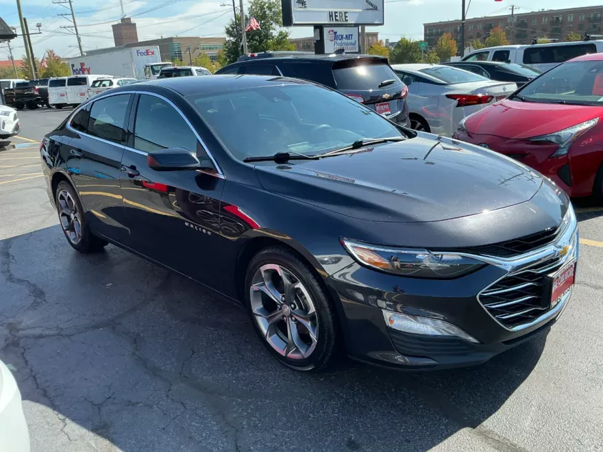 2023 Chevrolet Malibu 1LT photo 1