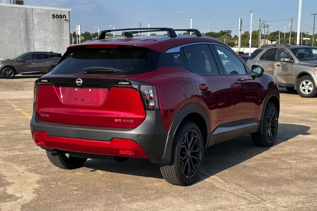 2026 Nissan Kicks SR photo 1