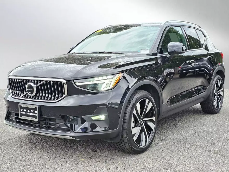 2023 Volvo XC40 AWD Plus photo 1
