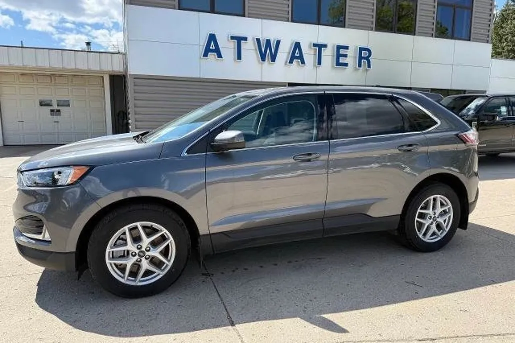 2022 Ford Edge SEL photo 1