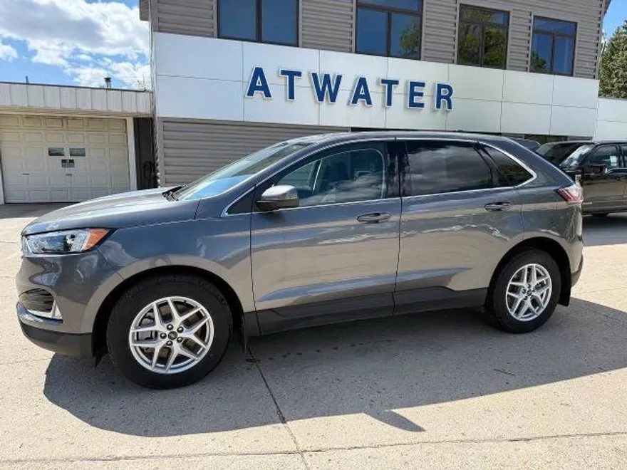 2022 Ford Edge SEL photo 1