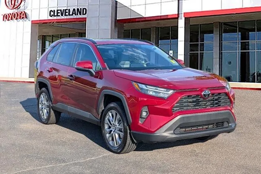 2023 Toyota RAV4 XLE Premium photo 1