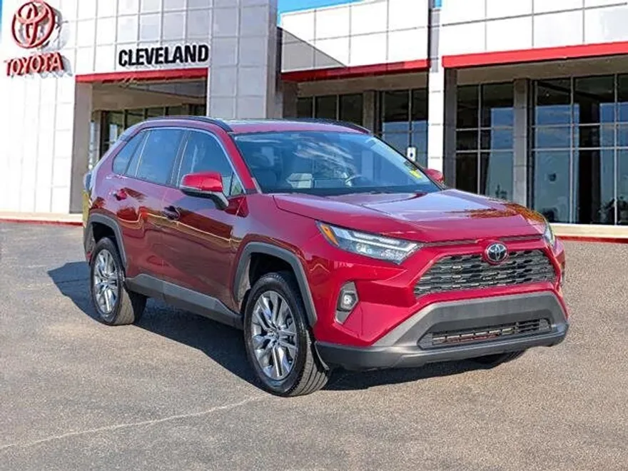 2023 Toyota RAV4 XLE Premium photo 1