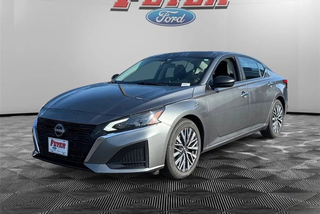 2024 Nissan Altima 2.5 SV photo 1