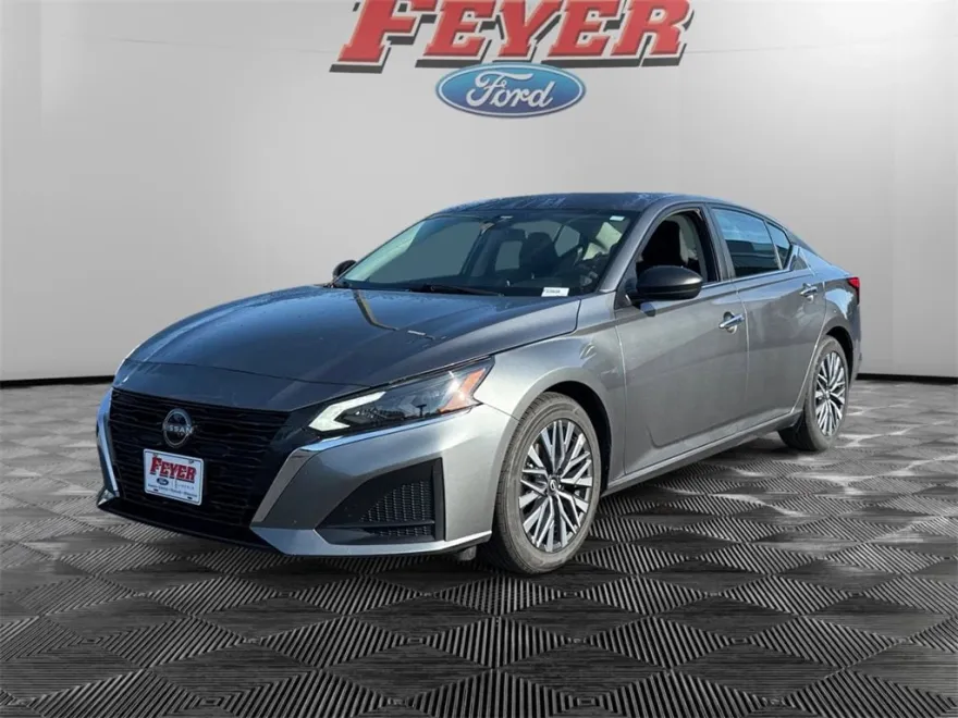 2024 Nissan Altima 2.5 SV photo 1