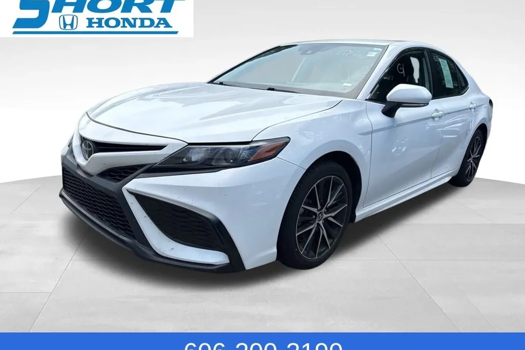 2023 Toyota Camry SE photo 1