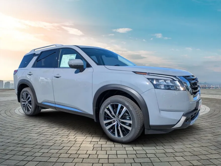 2025 Nissan Pathfinder Platinum photo 1