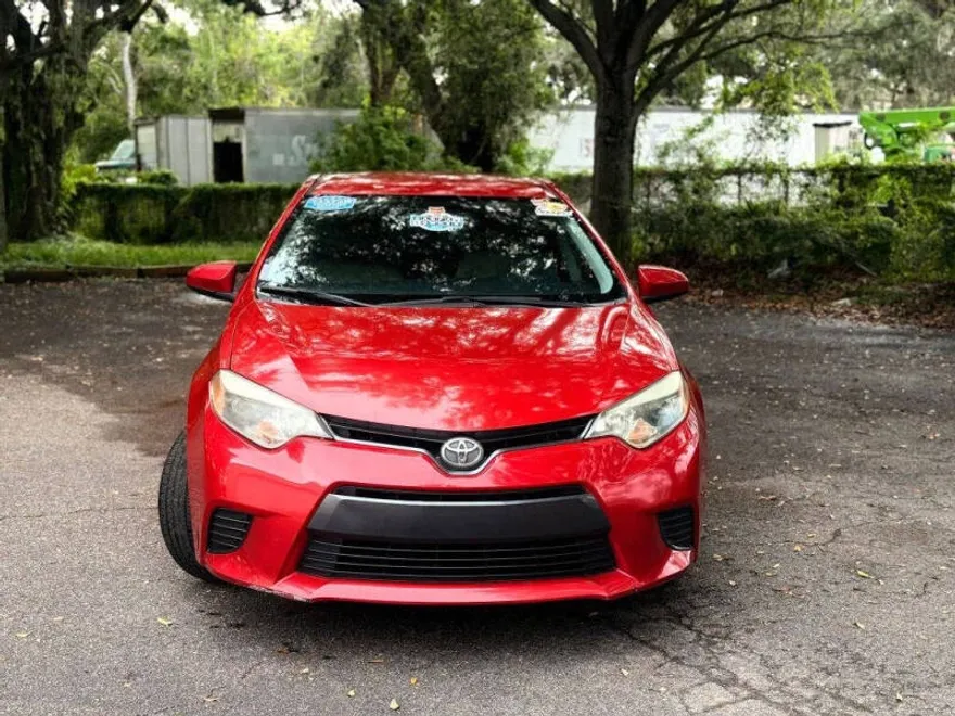 2016 Toyota Corolla LE photo 1