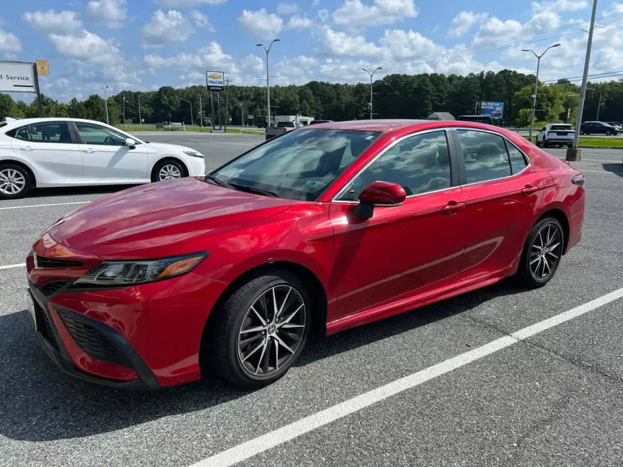 2022 Toyota Camry SE photo 1