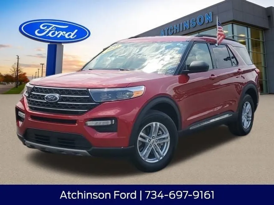 2022 Ford Explorer XLT photo 1