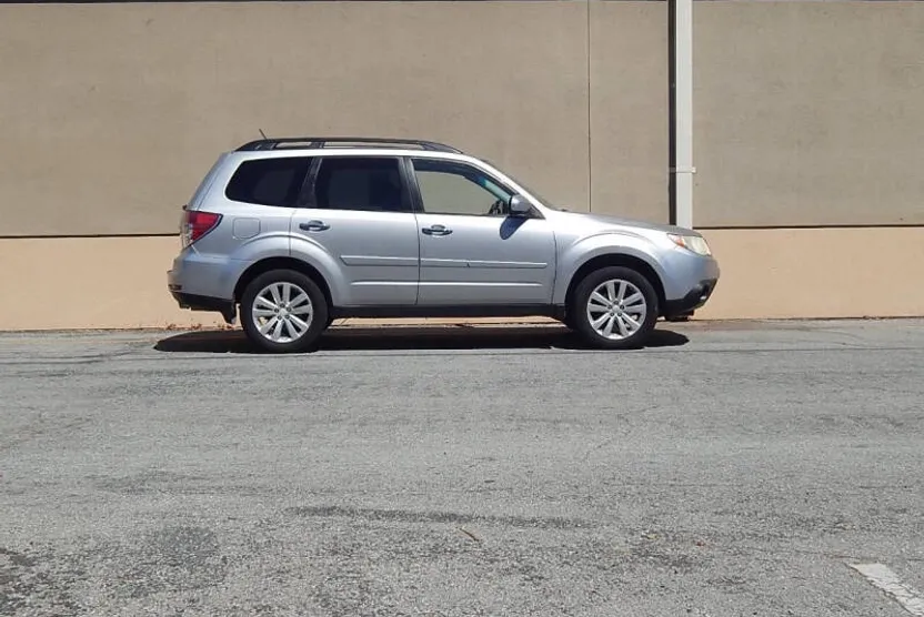 2012 Subaru Forester 2.5X Limited photo 1