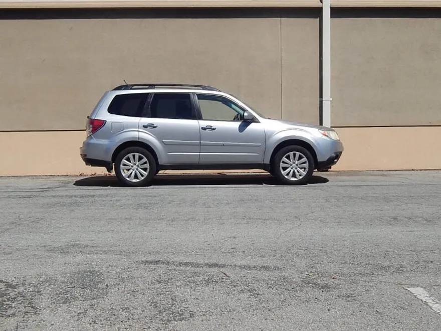 2012 Subaru Forester 2.5X Limited photo 1