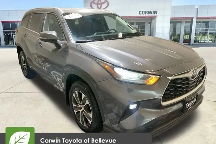 2025 Toyota Highlander XLE photo 1
