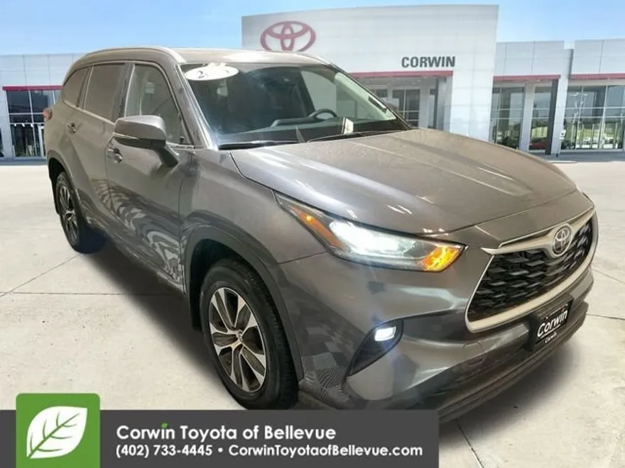 2025 Toyota Highlander XLE photo 1