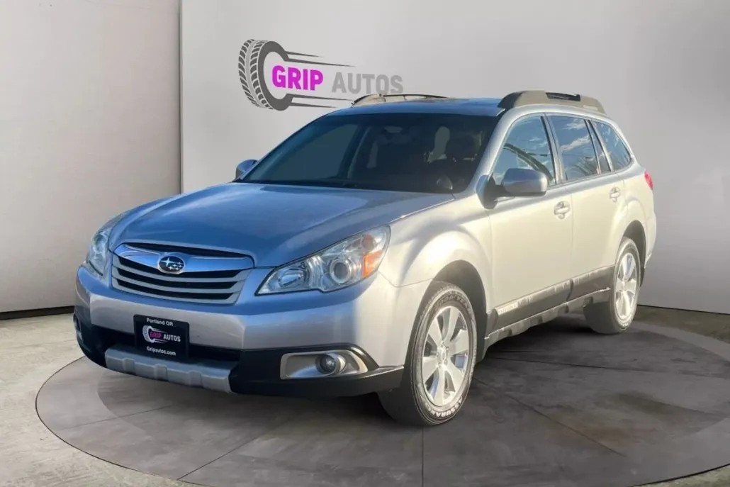 2012 Subaru Outback 3.6R Limited photo 1