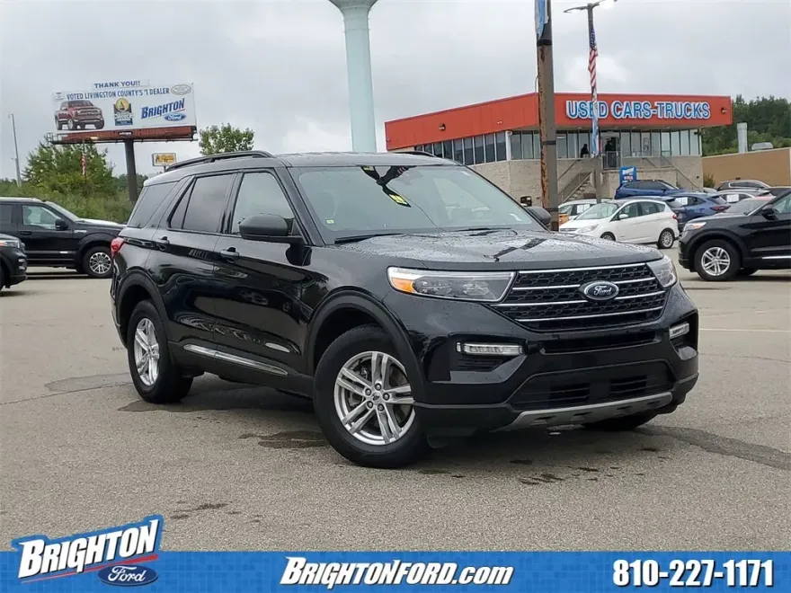 2023 Ford Explorer XLT photo 1