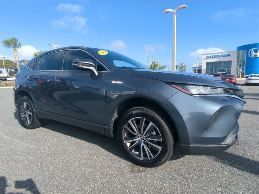 2021 Toyota Venza LE photo 1