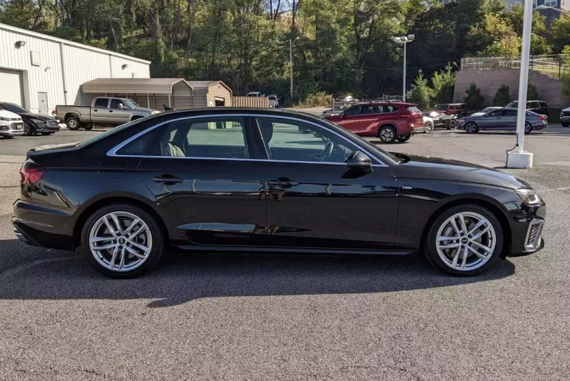 2023 Audi A4 S line Quattro Premium Plus photo 1