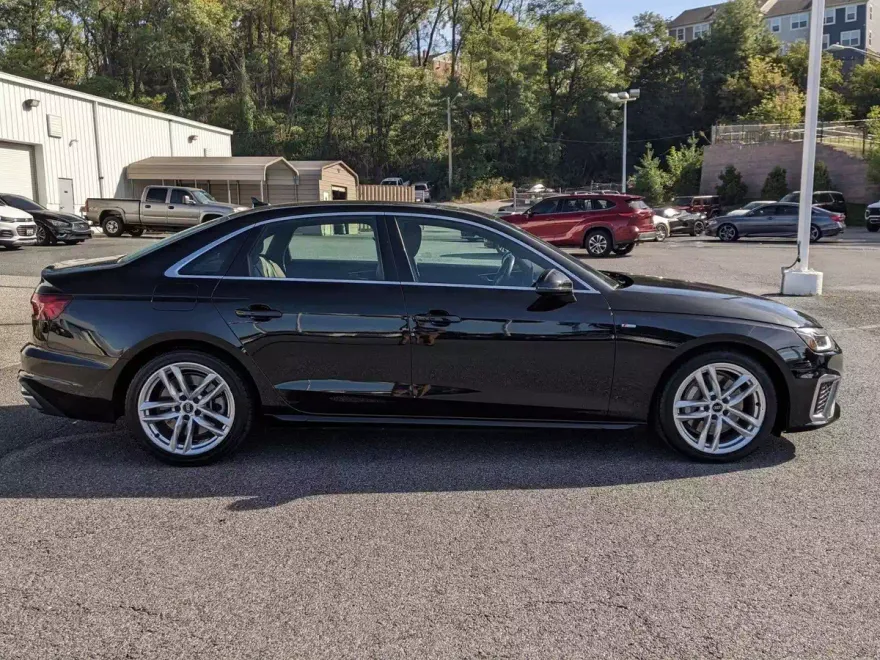 2023 Audi A4 S line Quattro Premium Plus photo 1