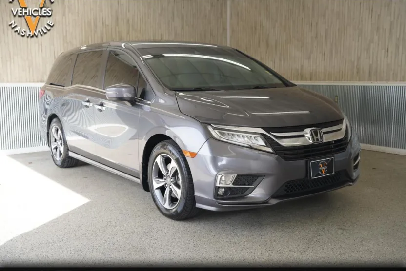 2018 Honda Odyssey Touring photo 1